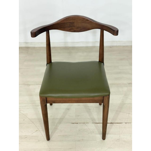 For sale is a stylish chair in a minimalist retro design in the Danish style, featuring an invitingly curved backrest made...