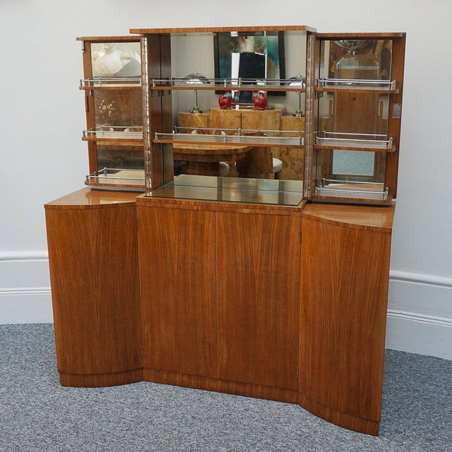 Art Deco Cocktail Cabinet in Figured Walnut, 1930s For Sale - Image 3 of 18
