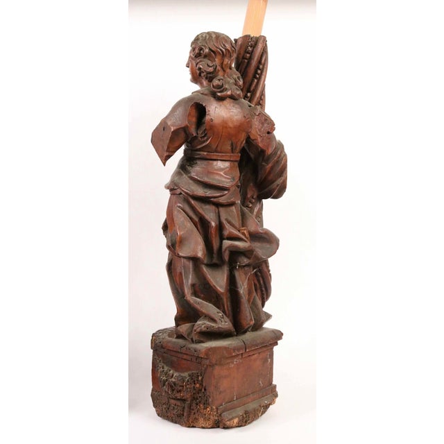 17th Century Pair of Italian Renaissance/Baroque Carved Wood Angel Torchère Candelabra, C. 1600 For Sale - Image 5 of 7