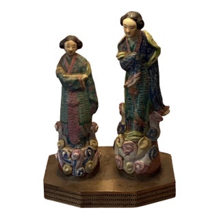 Mid 20th Century Chinoiserie Porcelain Figural Table Lamp on Brass Base in Famille Rose Palette For Sale