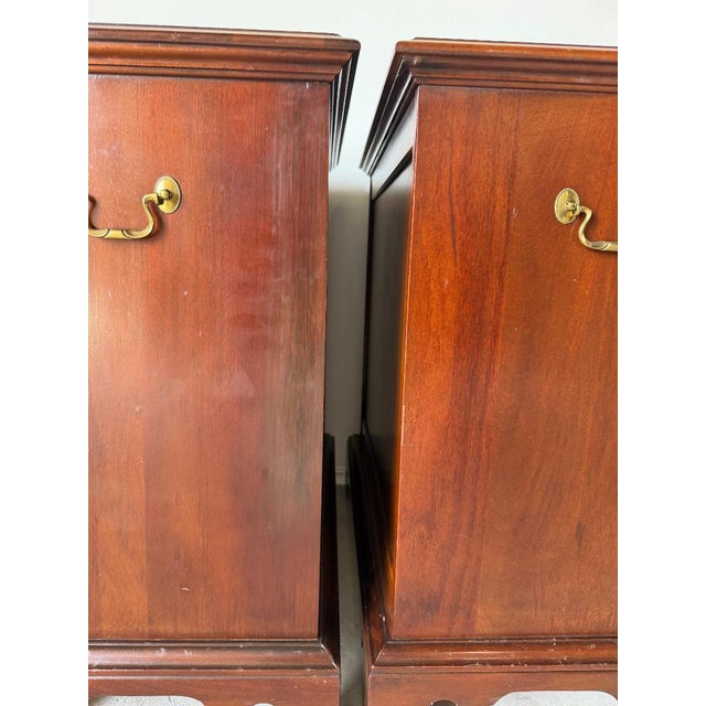 Vintage Link-Taylor Heirloom Solid Mahogany Chippendale Bedside Tables / Nightstands – A Pair For Sale - Image 14 of 16