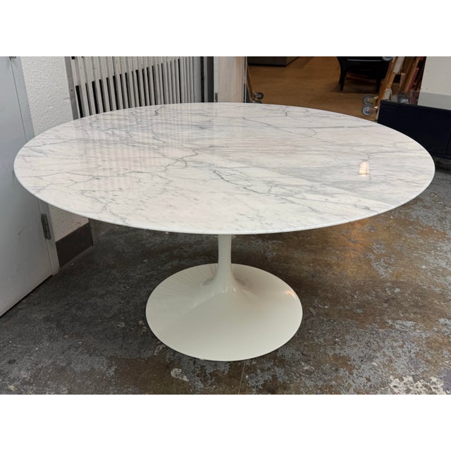 Mid-Century Modern Eero Saarinen for Knoll Studio Arabescato Marble Dining Table, 54 Inches For Sale - Image 3 of 12