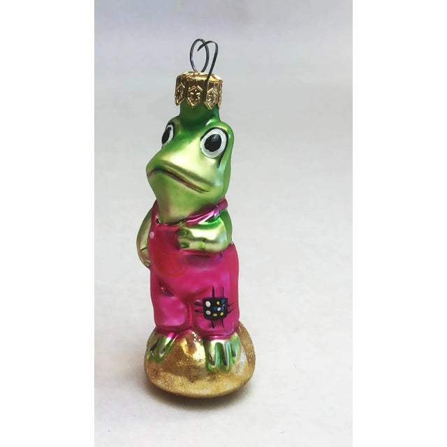 Highly collectable pair of "Frogs" - stylized youngish country "frogs" are outfitted in overalls and will add a welcome...