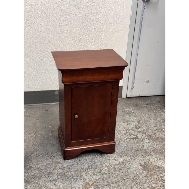 Traditional Shermag Louis Philippe Bedside Cabinet For Sale - Image 3 of 12