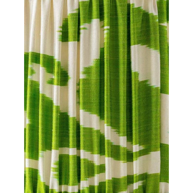Royal Delft Blue & White Ceramic Table Lamp with New Green Ikat Shade For Sale - Image 9 of 11