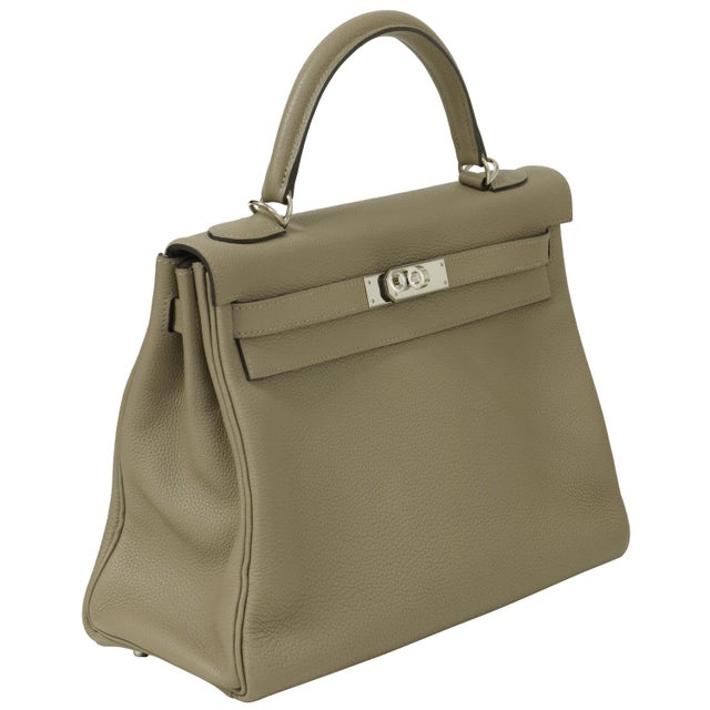 Contemporary Hermès Kelly 32 Gris Mouette Togo Palladium Hardware 2018 For Sale - Image 3 of 5
