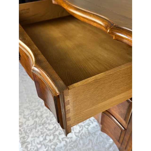 French Provincial 1980’s John Widdicomb French Provincial 3 Drawer Nightstand Dresser For Sale - Image 3 of 9