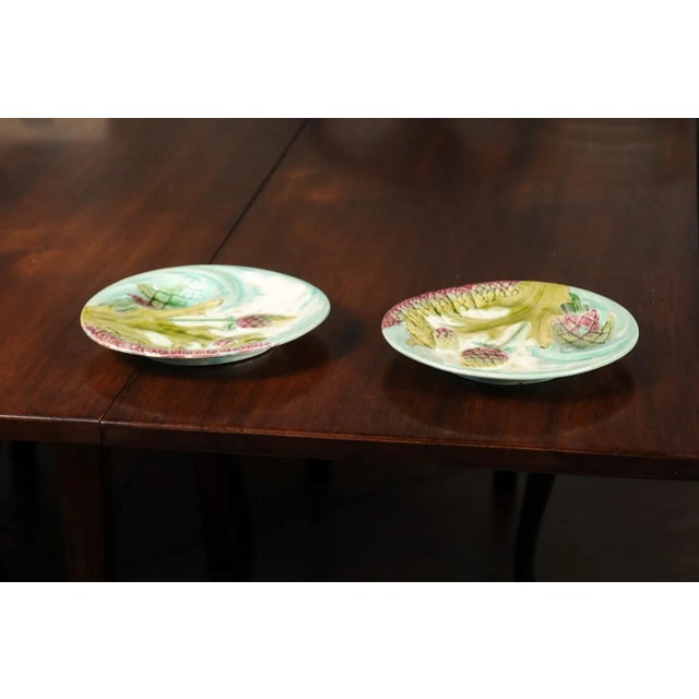 French 1880s Lunéville Majolica Asparagus and Artichoke Dinner Plates - A Pair For Sale - Image 11 of 12