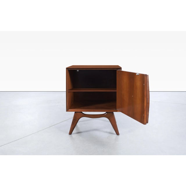 1960s Mid-Century Modern Walnut Sculptural Nightstands - a Pair For Sale - Image 9 of 12