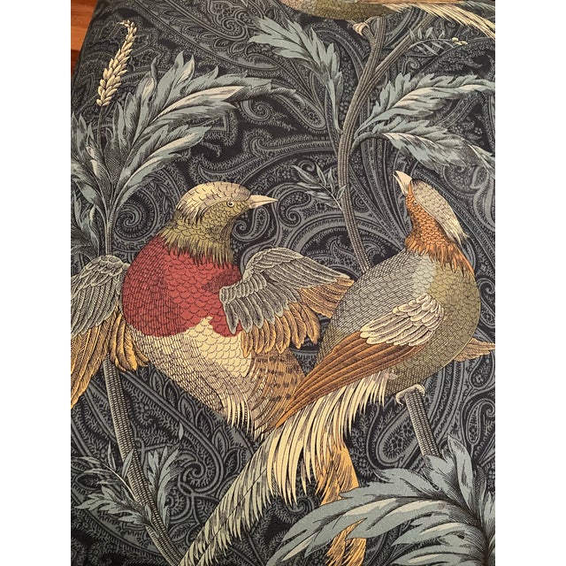 Brunschwig & Fils Vintage Colonial Revival Bench With Braemore “Pheasant Hunt” Upholstery, C. 1947–1953 For Sale - Image 4 of 10