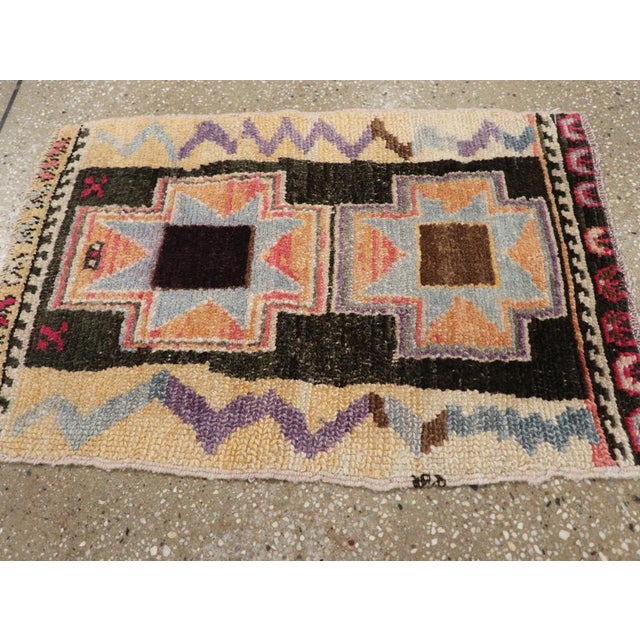 Galerie Shabab Collection Mid-20th Century Handmade Turkish Anatolian Throw Rug For Sale - Image 4 of 8