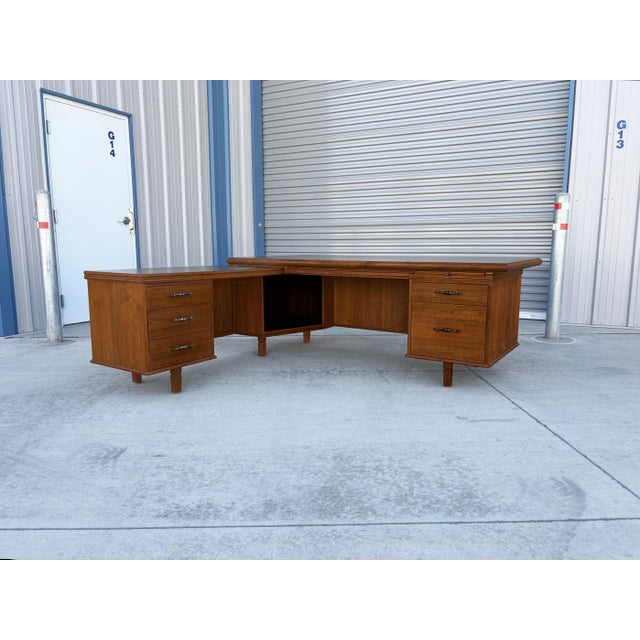 Mid-Century Modern 1960s Mid-Century Modern Walnut L-Shaped Executive Desk With Black Laminate Top For Sale - Image 3 of 16