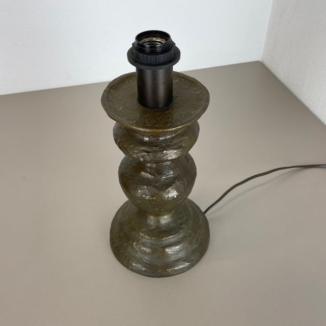 Hollywood Regency Bronze Table Light in the style of Auböck, Austria, 1960s For Sale - Image 6 of 18