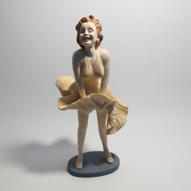Cream Mid-Century Modern Statuette of Marilyn Monroe, 1950s For Sale - Image 8 of 8