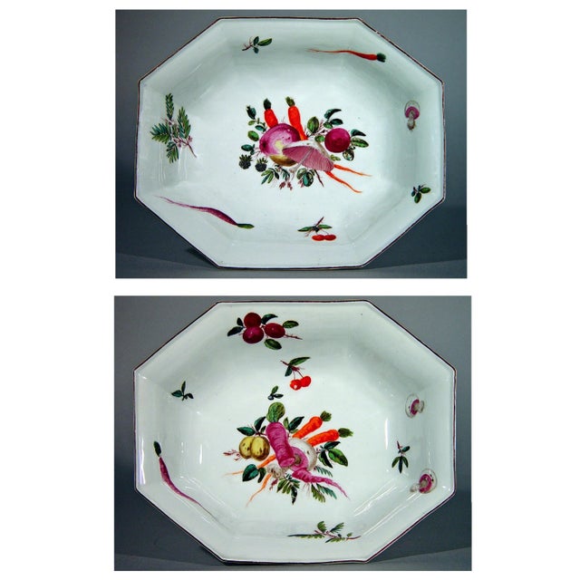 Chelsea Porcelain Pair of 18th Century Chelsea Porcelain Octagonal Dishes With Vegetables For Sale - Image 4 of 8