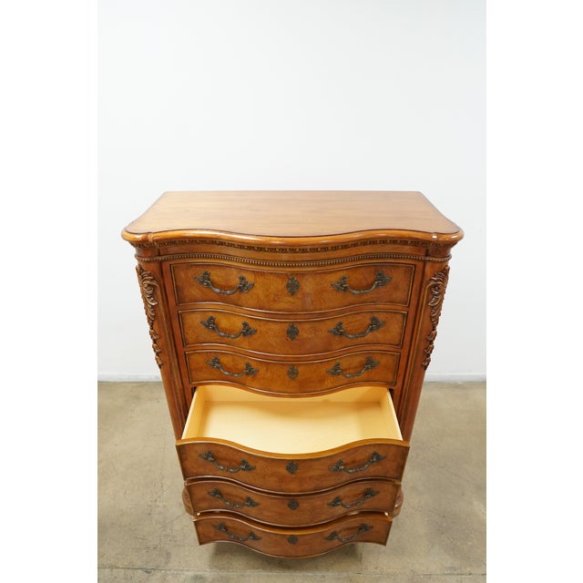 Vintage Traditional Serpentine 6-Drawer Chest For Sale - Image 15 of 18