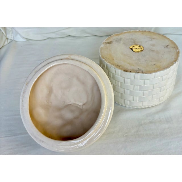1970s Trompe-l'Oeil White Woven Ceramic Basket of Daisies With Lid For Sale - Image 10 of 12