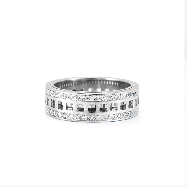 Early 21st Century Men’s Retired Gucci 18k White Gold 0.99ctw Diamond Eternity Spinning Band Ring, Size 10 For Sale - Image 5 of 8