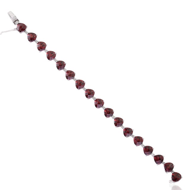 Contemporary 26.55 Ct Natural Red Garnet Statement Tennis Bracelet With Diamonds - Anniversary Gift For Sale - Image 3 of 14