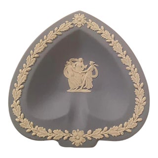 Wedgwood Spade Tray White on Pale Blue Made in England Late 20th Century Mint Condition. For Sale