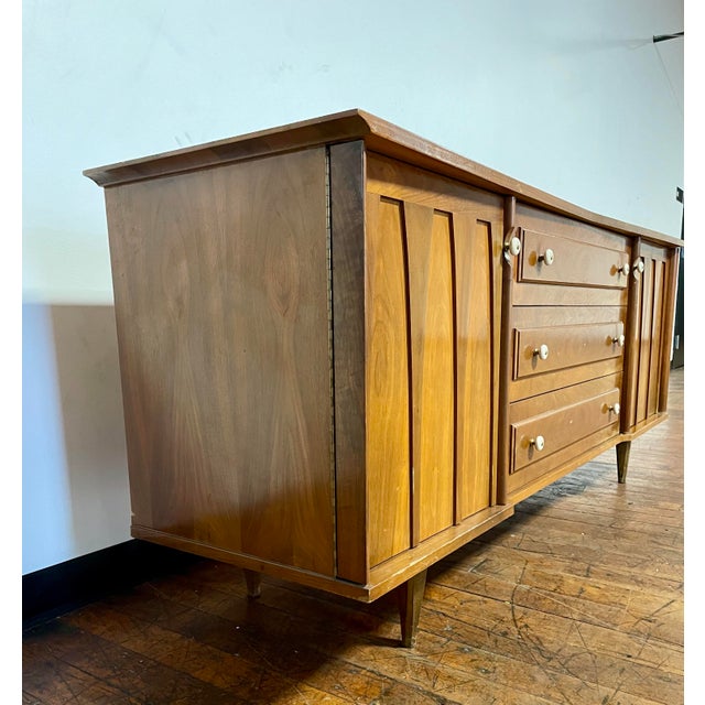 Mid-Century Modern Credenza Dresser For Sale - Image 4 of 7