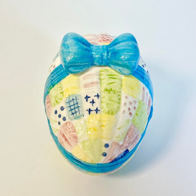 1970s Vintage Boho Chic Americana Folk Art Ceramic Easter Eggs Box, Quilt & Bow Design - Easter For Sale - Image 16 of 18