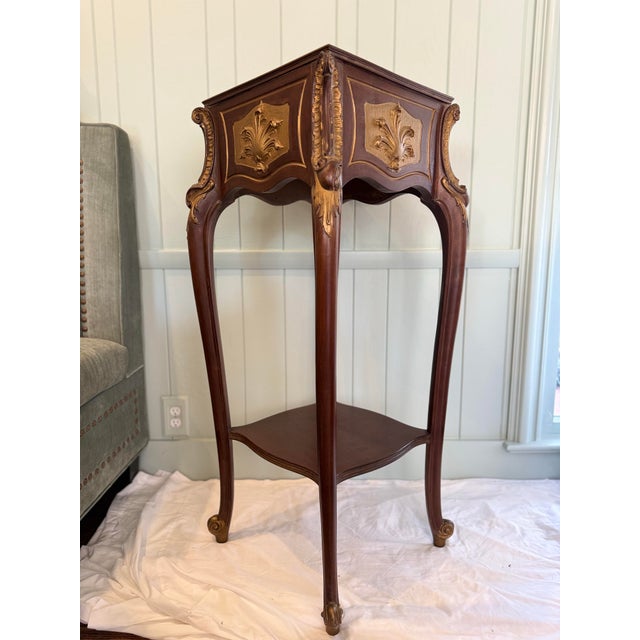 French Provincial-Style Pedestal Table With Gilt Decoration For Sale In Nashville - Image 6 of 12