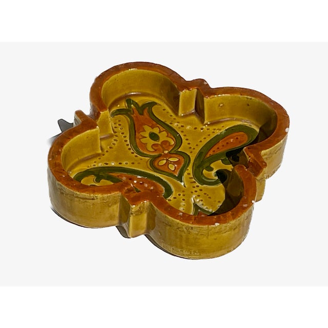 Mid-Century Modern Mid-Century Italian Art Pottery Paisley Quatrefoil Ashtray or Trinket Dish For Sale - Image 3 of 5