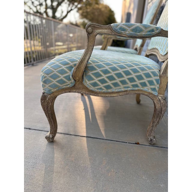 Vintage Tomlinson/Erwin-Lambeth French Louis XV Style Giltwood Armchairs - A Pair For Sale - Image 12 of 18