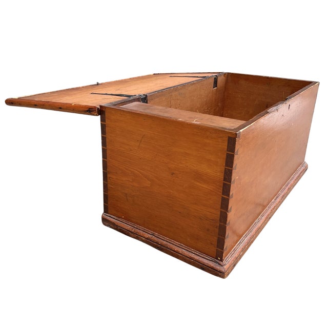Brown Late 19th Century English Pine Trunk For Sale - Image 8 of 12