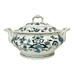 1970s Vintage Japanese Chinoiserie Meissen Blue Danube Covered Serving Bowl.