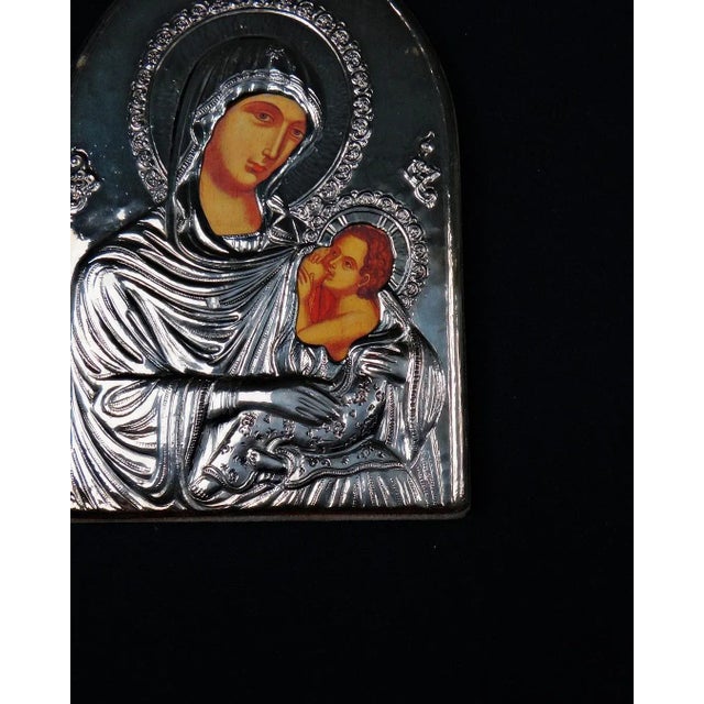 1990s Orthodox Religious Icon of the Virgin and Child in 925 Silver Repoussé, 1990s For Sale - Image 5 of 10