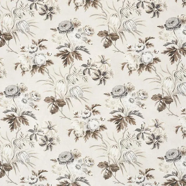 Sample - Schumacher Cecil Chintz Fabric in Grisaille For Sale