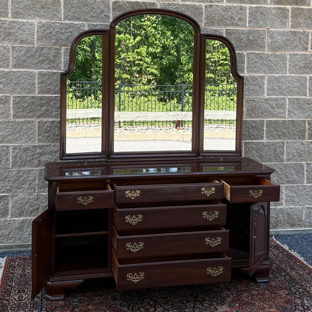 American 1980s Ethan Allen Georgian Court Solid Cherry 8 Drawer Low Dresser & Trifold Mirror (11-5223) For Sale - Image 3 of 18