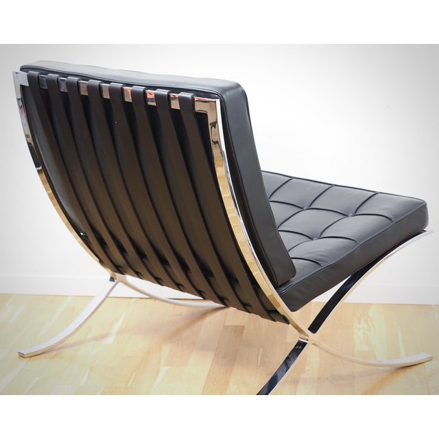Barcelona Chair in Black Leather by Ludwig Mies Van Der Rohe for Knoll International For Sale - Image 6 of 13