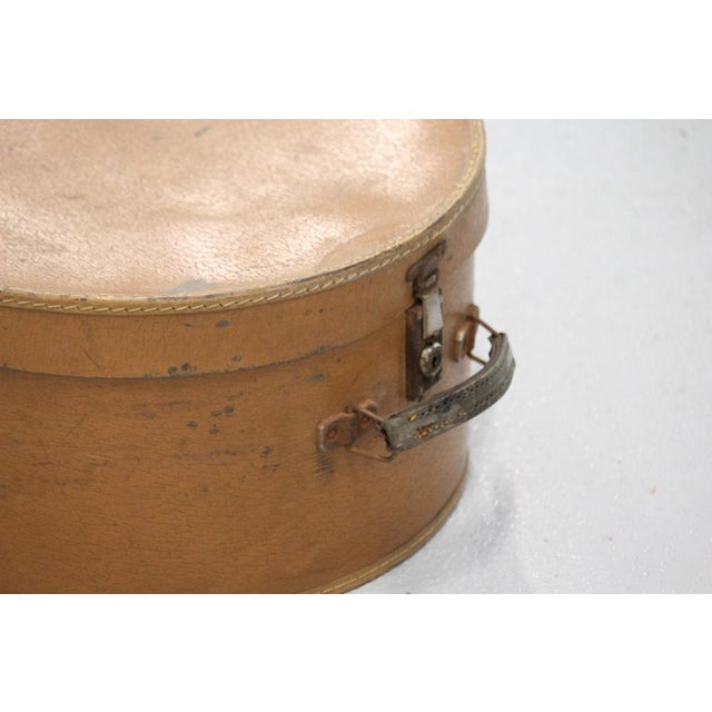 Brown Round Brown Hat Box, 1920s For Sale - Image 8 of 18