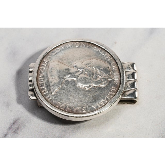 Fantastic Large Vintage Sterling Silver Money Clip 1971 Bahamas Islands Queen Elizabeth II Coin Gentleman’s Accessory British Royalty For Sale In New York - Image 6 of 11