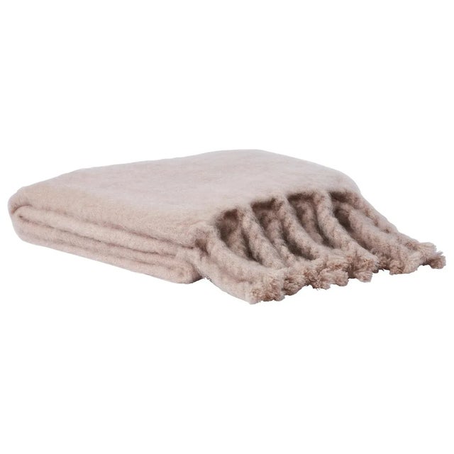 Contemporary Schumacher Rauma Mohair Throw in Sand For Sale - Image 3 of 5