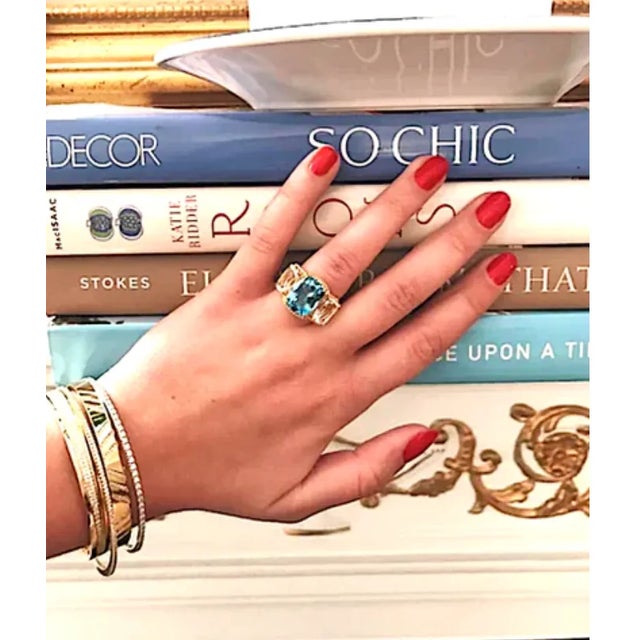 Metal Christina Addison 18kt Yellow Gold Three Stone Ring With Pink Topaz and Blue Topaz and Rope Twist Border For Sale - Image 7 of 12