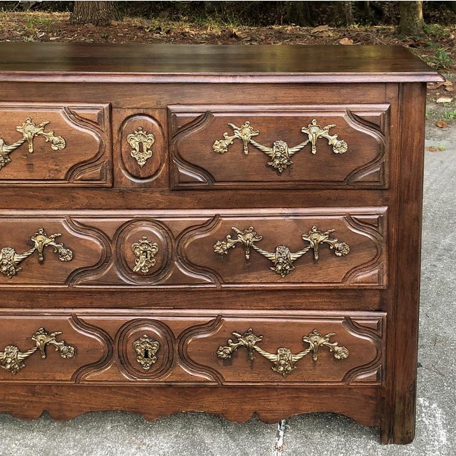 Early 19th Century French Louis XIV Walnut Commode For Sale - Image 9 of 15