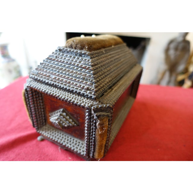 Superb and original tramp art chest, particularly well-preserved with mirrors very good condition, key missing 23/15/20 cm...