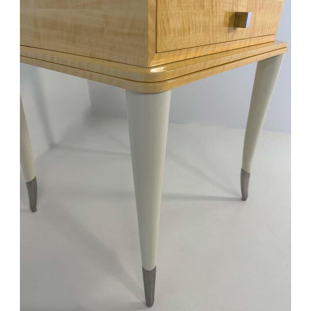 1980s Italian Modern Side Table in Maple with Cream Lacquer and Chrome, 1980s For Sale - Image 5 of 9