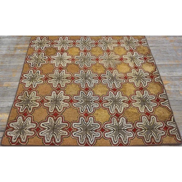 Late 19th Century American Hooked Rug ( 4' 6" x 4' 8" - 137 x 142 cm ) Antique American Hooked Rug Small Scatter Size Jute...