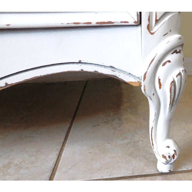 Vintage Mid Century French Provincial Dixie Furniture White Distressed Triple Dresser For Sale - Image 13 of 14