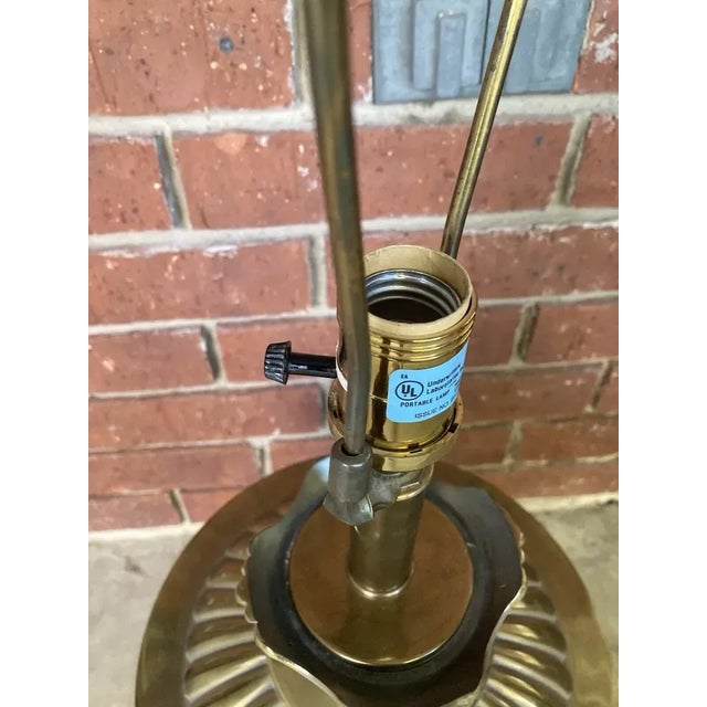 Metal 1970s Neoclassical-Style Brass Table Lamp Trophy Urn Shape, Bouquet Leafs For Sale - Image 7 of 10