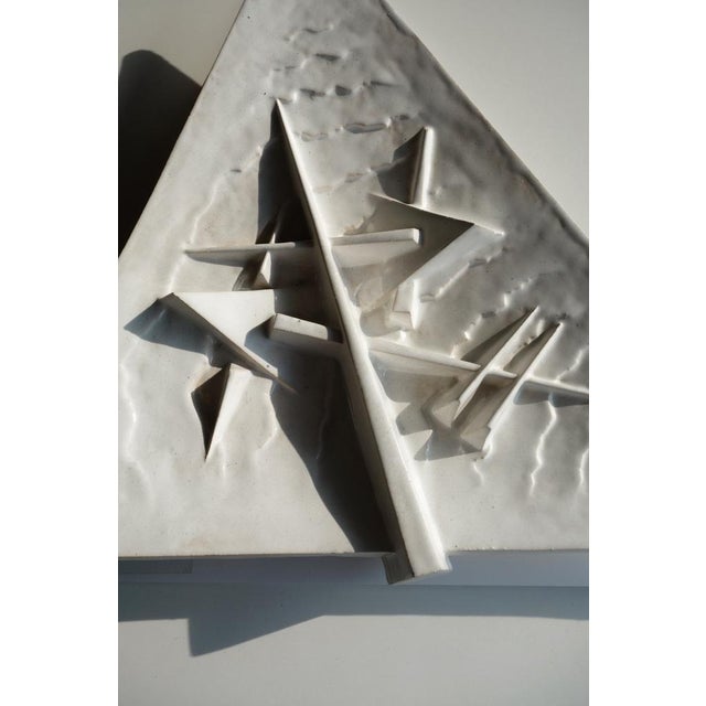 Italian White Ceramic Sculpture Plate by Arnaldo Pomodoro for Rossicone, 2004 For Sale - Image 4 of 14