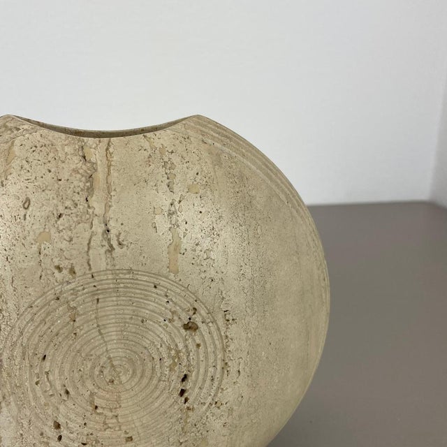 Modernist Travertine Marble Vase attributed to Fratelli Mannelli, Italy, 1970s For Sale - Image 11 of 17