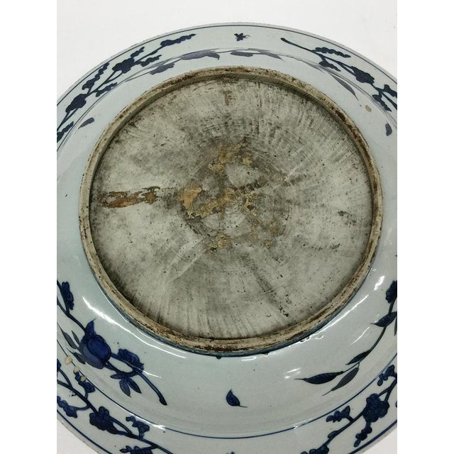 Large 16th Century Blue & White Grape Dish, Ming Dynasty, Jiajing Period For Sale - Image 6 of 8