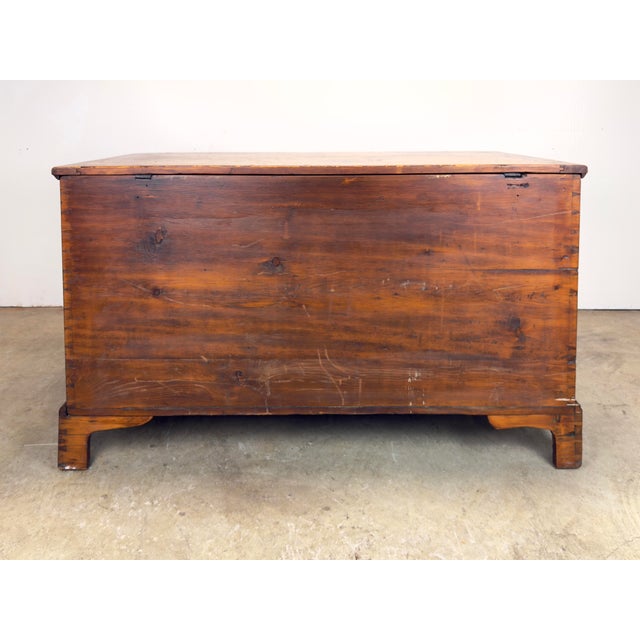 Late 18th Century American Queen Anne Style Pine Blanket Chest Pennsylvania For Sale - Image 9 of 12