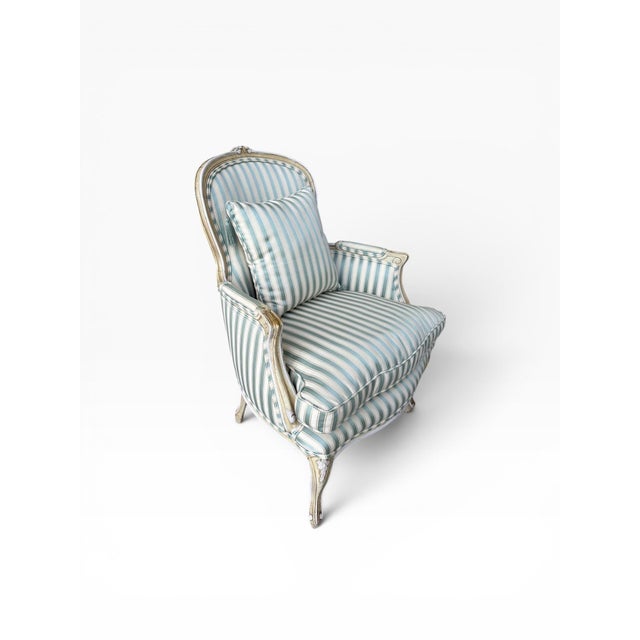 French Vintage French Louis XV Style Striped Silk Bergère Chair With Matching Pillow For Sale - Image 3 of 16